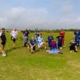 16 Amputierten-Fußballer beim Gruppenbild auf einem Rasenplatz
